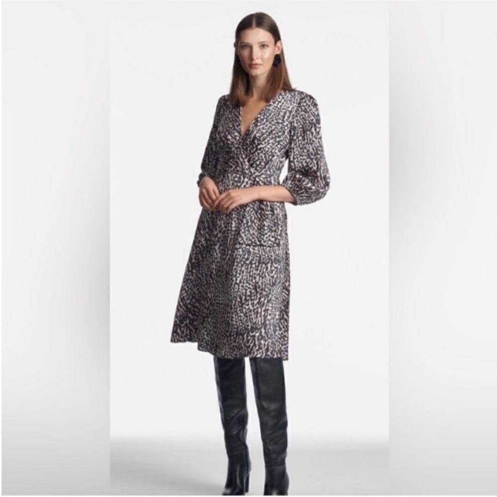 SACHIN & BABI Lyla Dress Natural Cheetah animal print 
Satin V neck R21D13-280